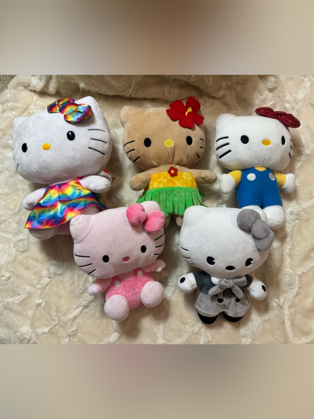 NWT & NWOT Bundle of 5 Sanrio Hello Kitty Plush Dolls